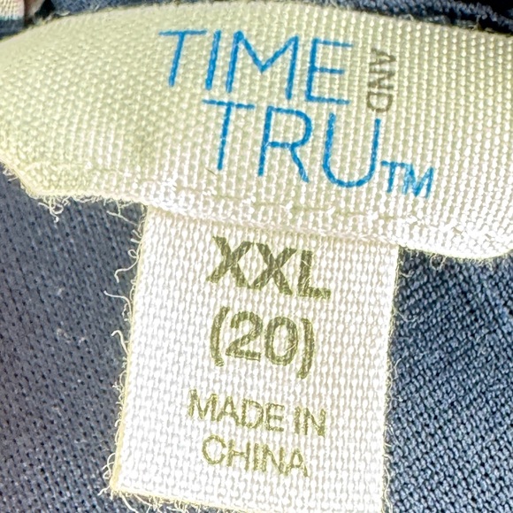 Time & Tru Plus Size Pleated Long Sleeve Fully Lined Floral Dress - Picture 4 of 4